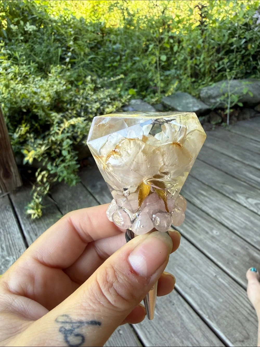 Resin rose bloom Wine Bottle Stoppers with Rose Quartz Accent